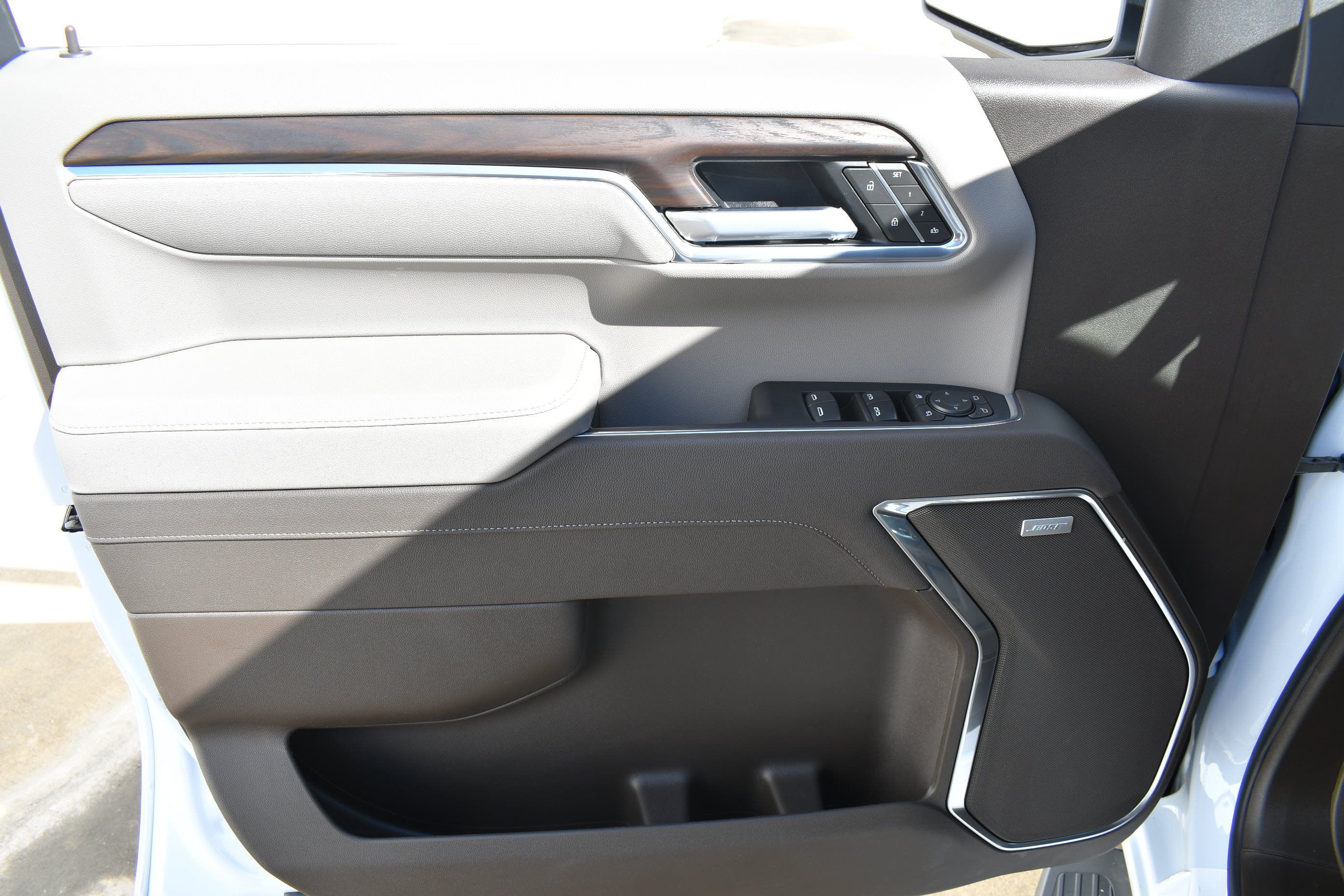 New 2026 Glacier White Tricoat GMC SLT image 15