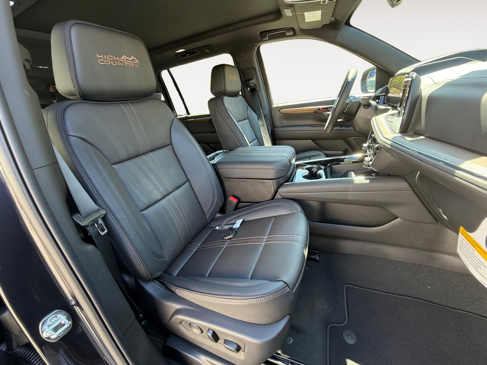 2025 Chevrolet Suburban High Country - Photo 19