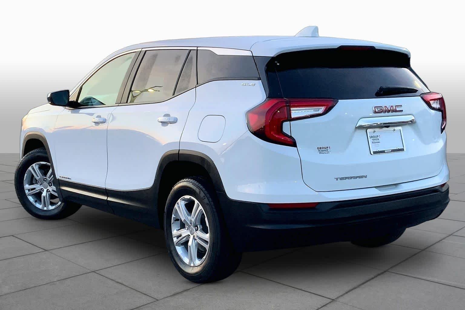 Used 2024 Summit White GMC SLE image 11