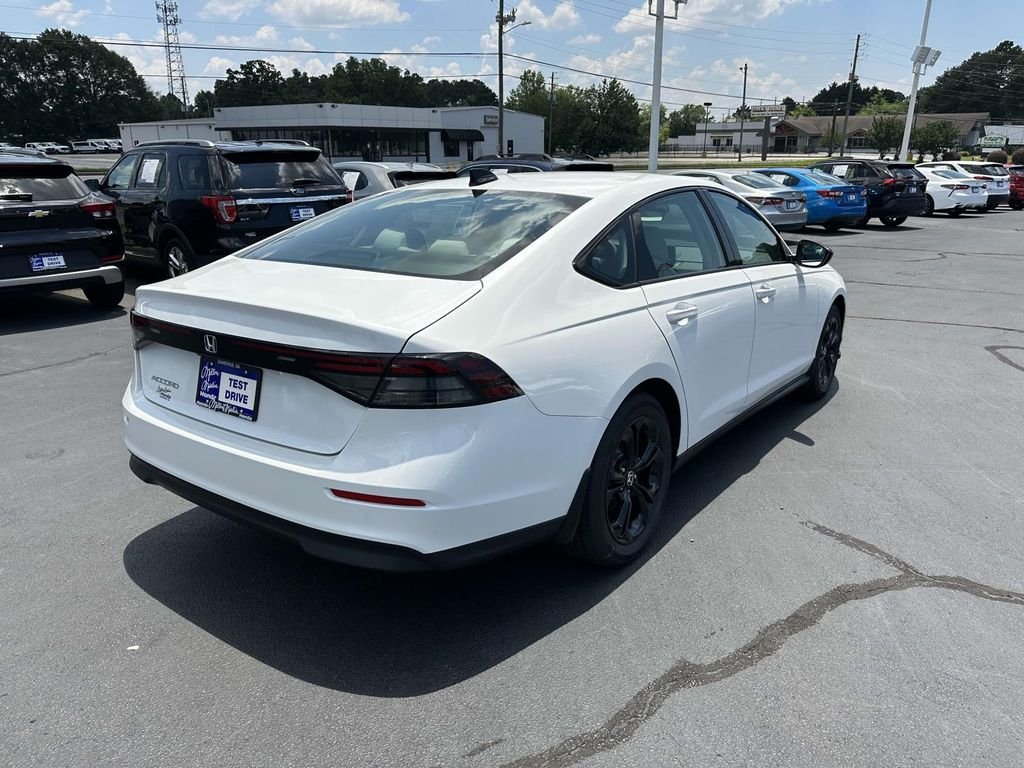 2025 Honda Accord SE - Photo 26