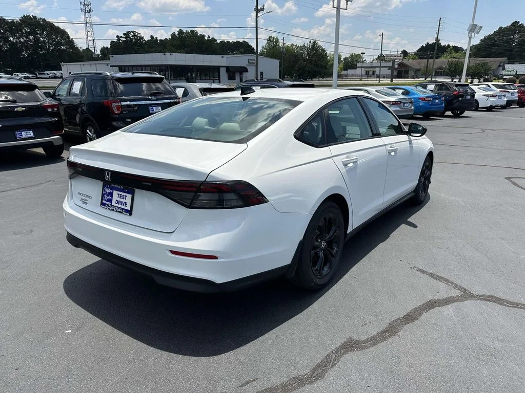 2025 Honda Accord SE - Photo 26