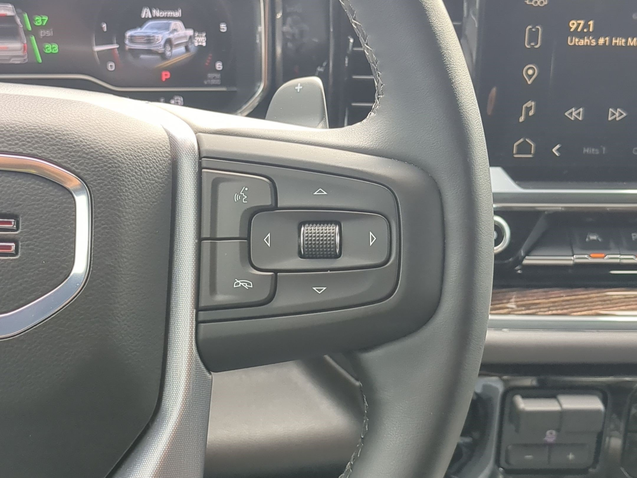 Used 2024 Onyx Black GMC Elevation image 19