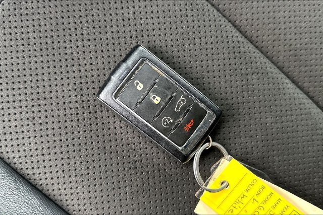 Used 2022 White Jeep Altitude image 36