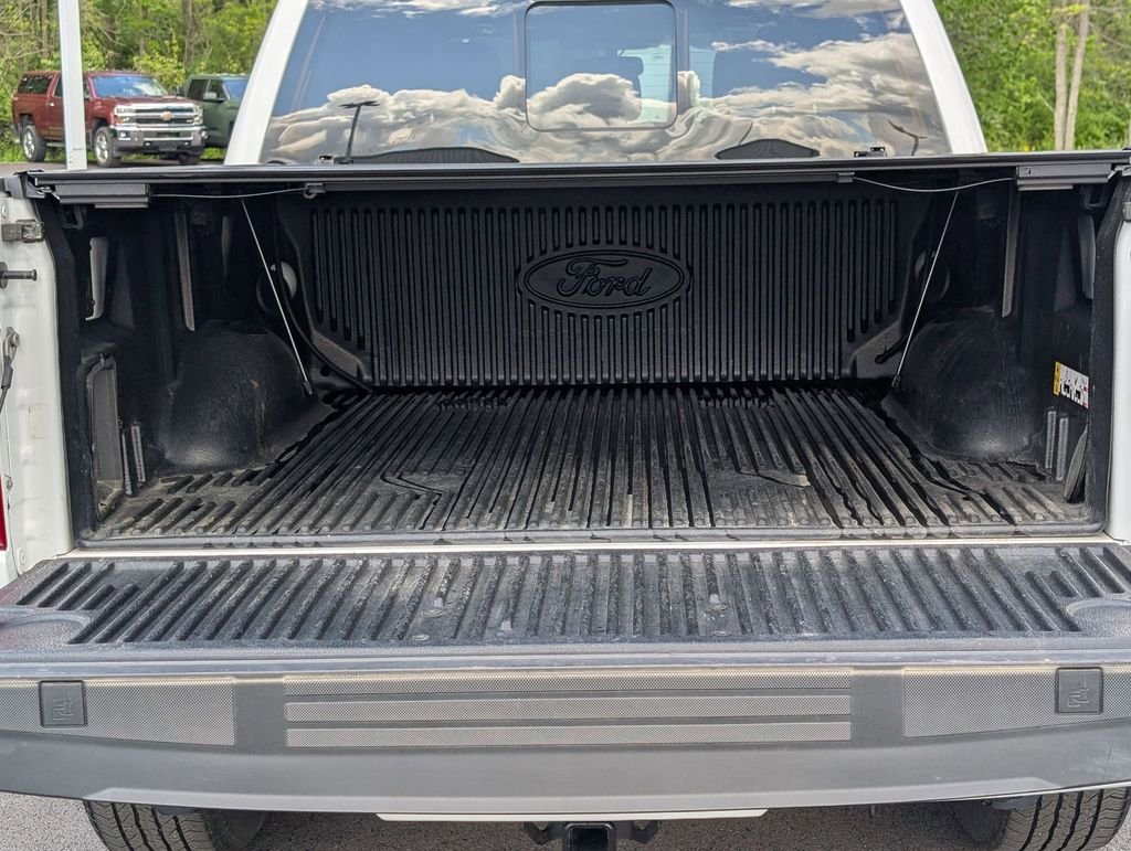 Used 2023  Ford Lariat image 7