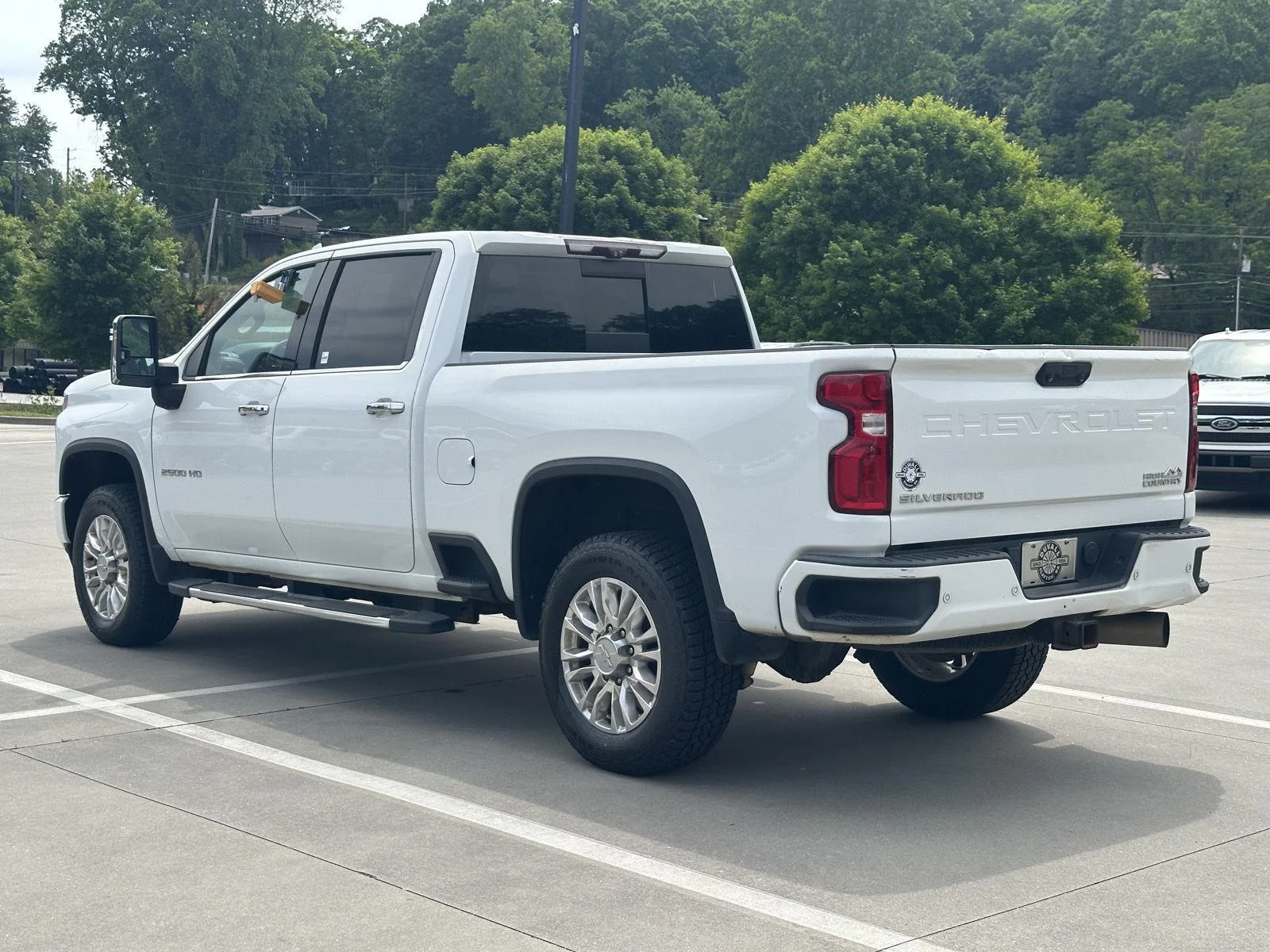 Used 2020 Summit White Chevrolet High Country image 4