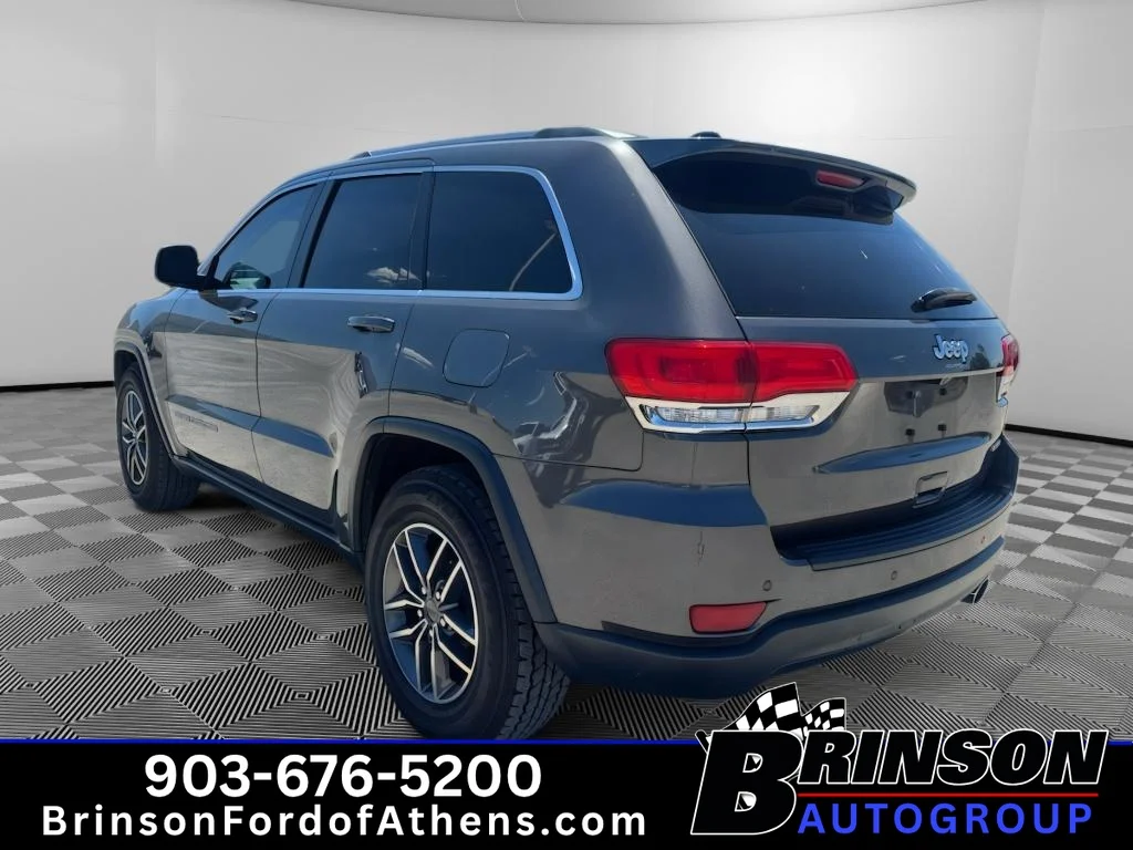 Used 2019 Granite Crystal Clearcoat Metallic Jeep Laredo E image 7