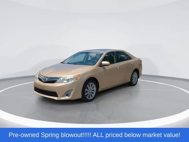 Used 2012 Beige Toyota XLE image 4