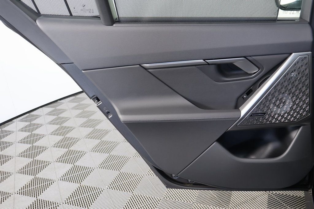 2025 BMW i5 M60 - Photo 13