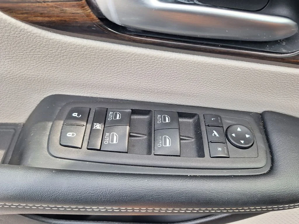 2023 Chrysler Pacifica Limited - Photo 21