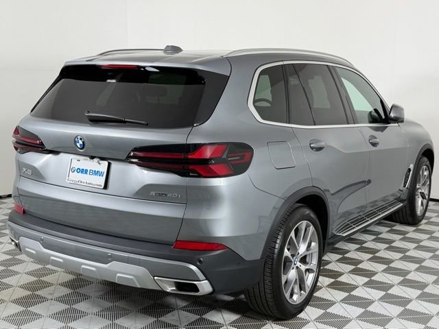 Used 2026 Skyscraper Grey Metallic BMW sDrive40i image 9
