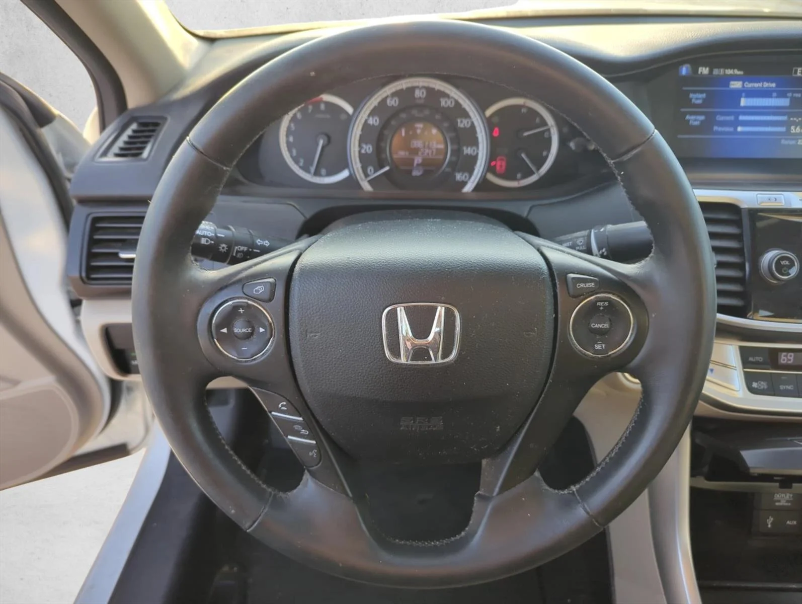 Used 2015 White Honda EX-L image 15