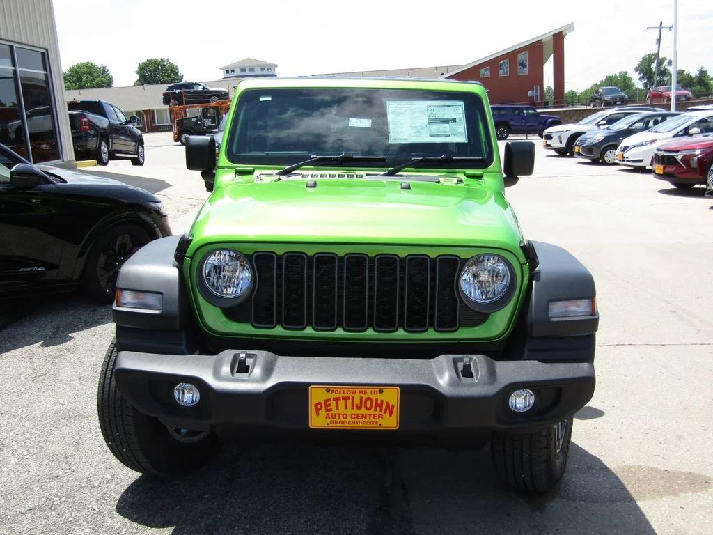 New 2026 Mojito Clearcoat Jeep Sport RHD image 13
