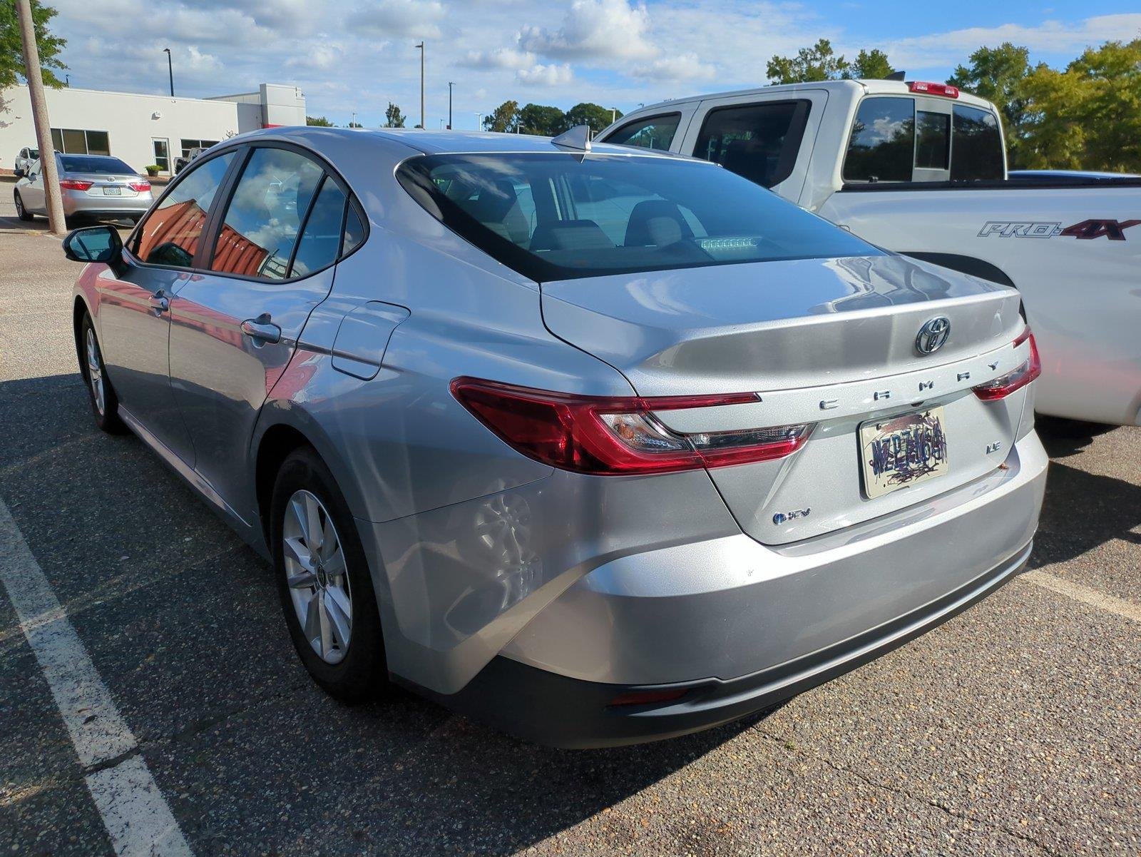 Used 2025  TOYOTA  image 5