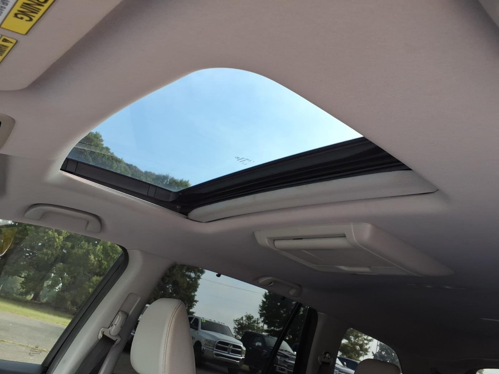 Used 2016 Crystal Black Pearl Honda Touring image 8