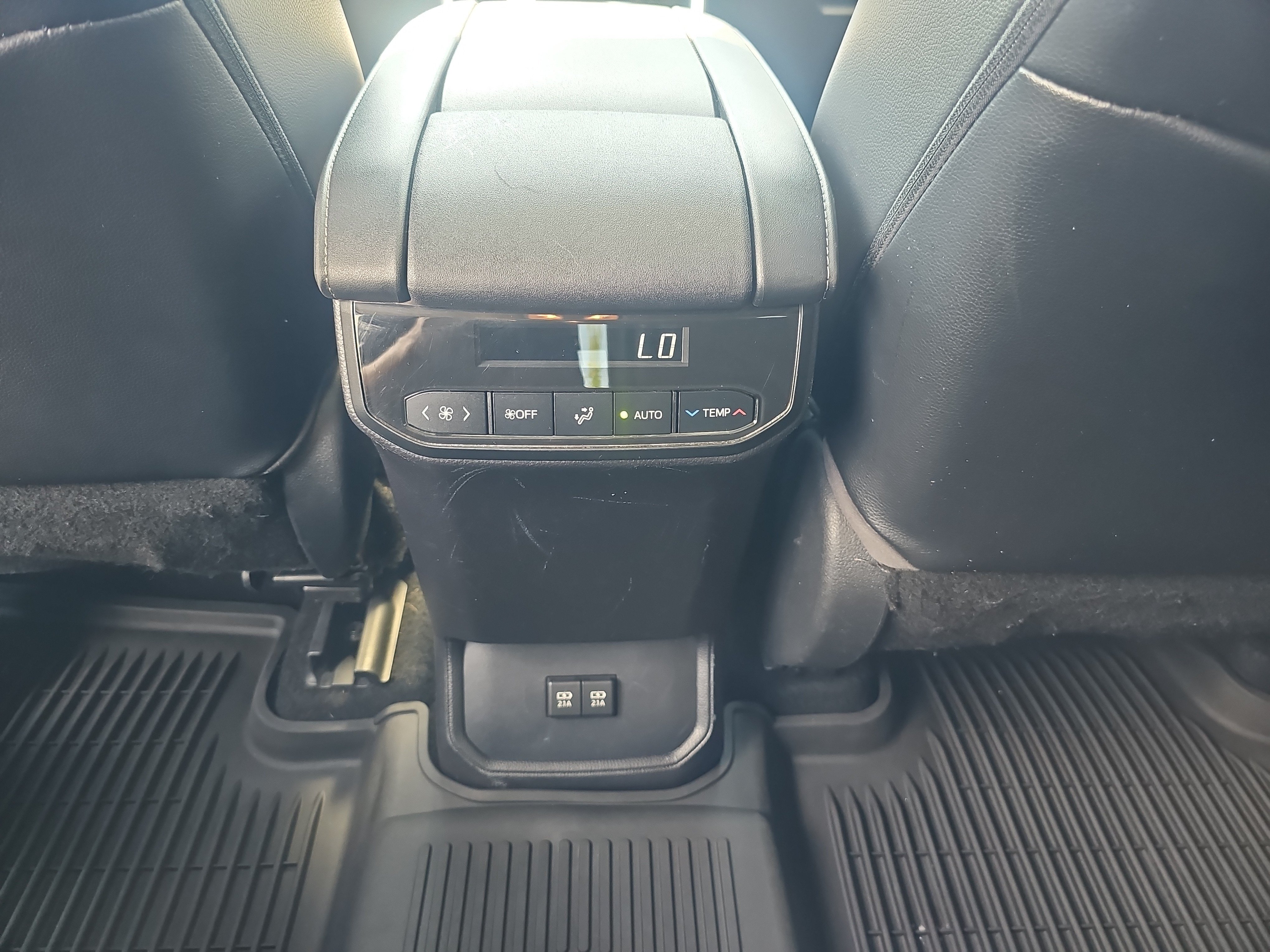 Used 2021 Blizzard Pearl Toyota Hybrid XLE image 30