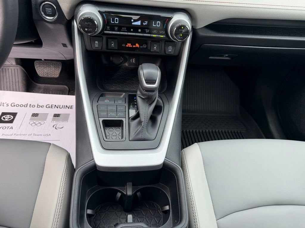 Used 2025 Beige Toyota XLE Premium image 23
