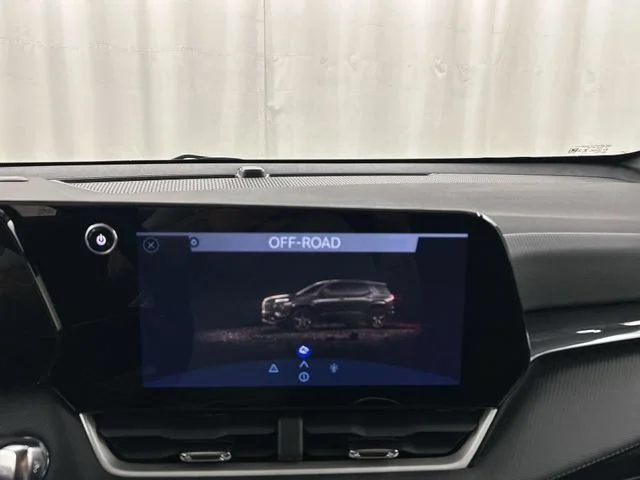 New 2027 Summit White Chevrolet LT image 17