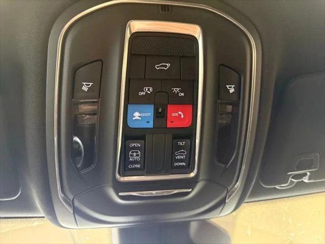 New 2026 Silver Zynith Exterior Paint Jeep Laredo X image 37