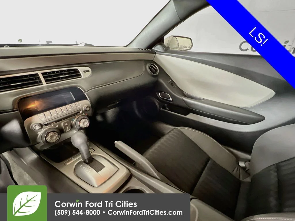 Used 2014 Silver Ice Metallic Chevrolet 2LS image 23