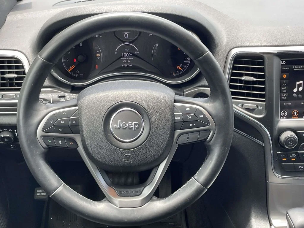 Used 2018 Blue Jeep Limited image 23