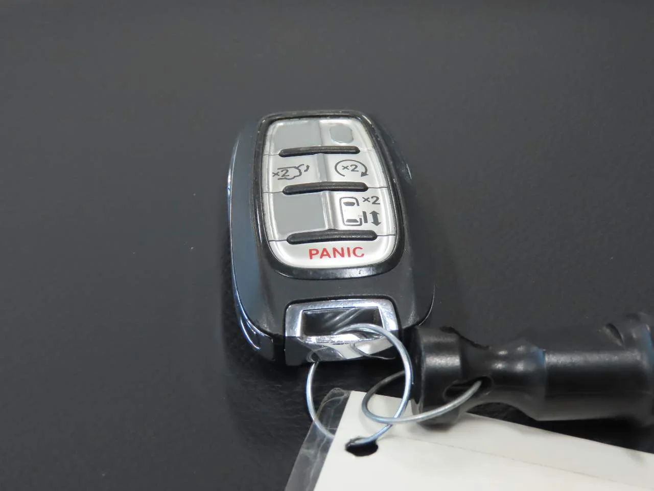 Used 2025 Bright White Clear Coat Chrysler Select image 17