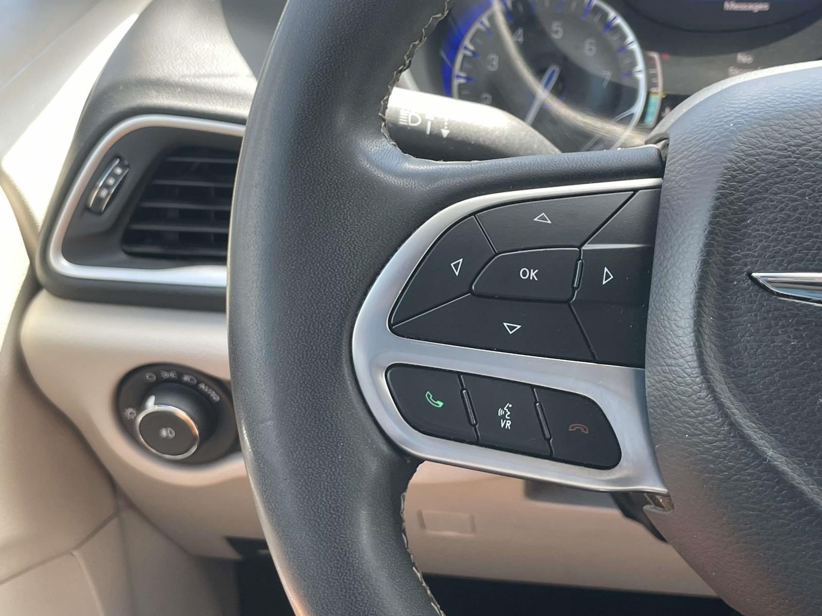 Used 2022 Ceramic Gray Clearcoat Chrysler Touring L image 20