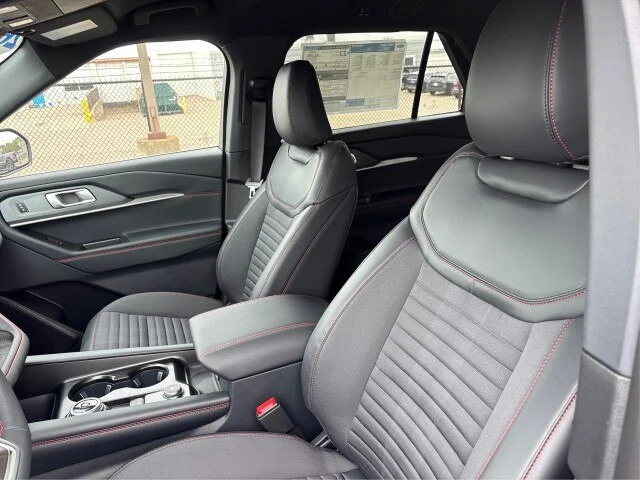 New 2026 Agate Black Metallic Ford ST-Line image 32