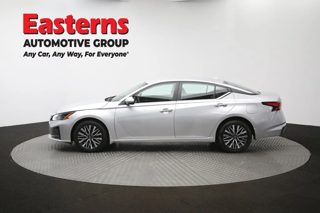 Used 2023 Silver Nissan 2.5 SV image 59