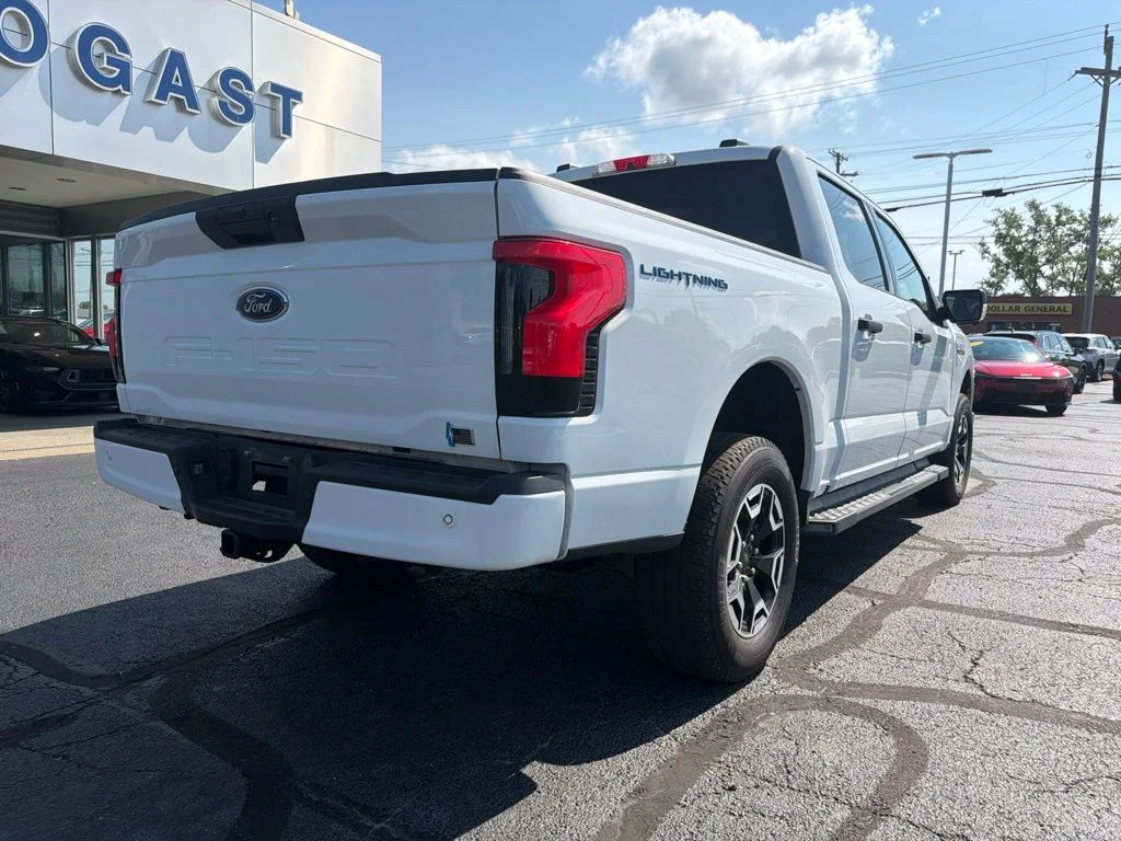 Used 2023 White Ford XLT image 4