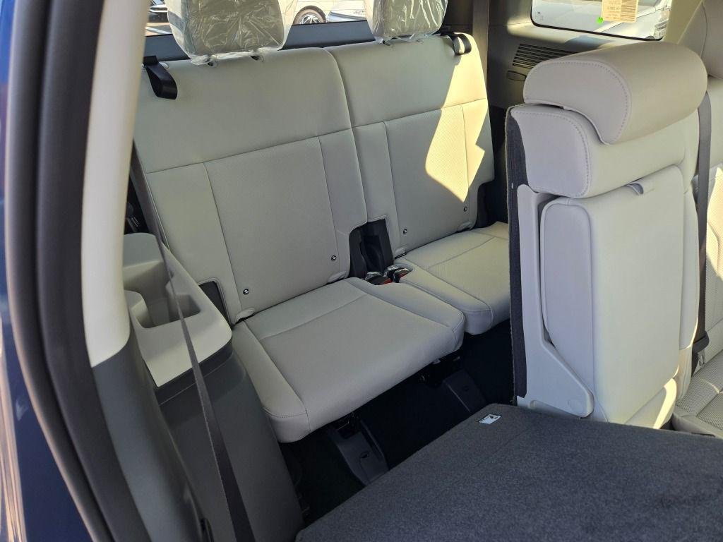 New 2027 Blue Hyundai SEL AWD image 11