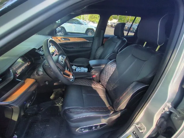 Used 2024 Silver Jeep Summit Reserve 4xe image 16