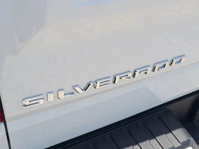New 2026 Summit White Chevrolet RST image 34