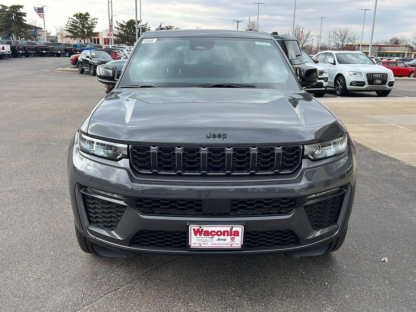 New 2026 Baltic Gray Metallic Clear-Coat Exterior Paint Jeep Limited image 3