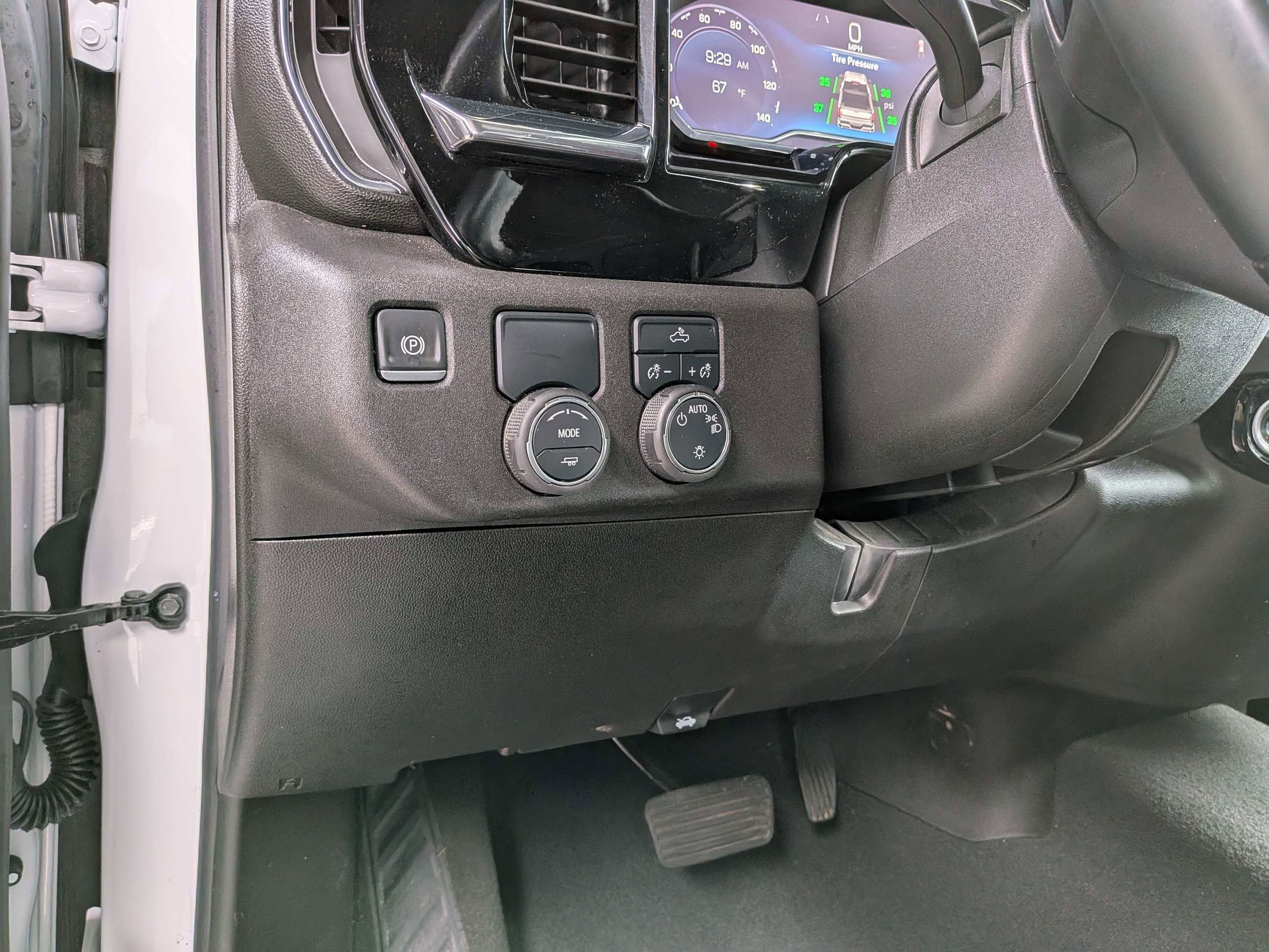Used 2025 White Chevrolet LT image 16