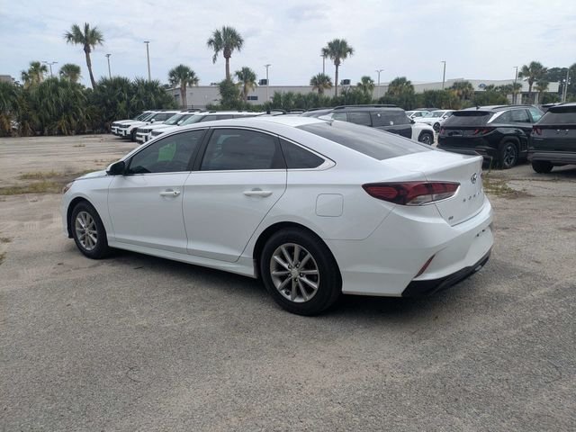 Used 2019 White Hyundai SE image 5