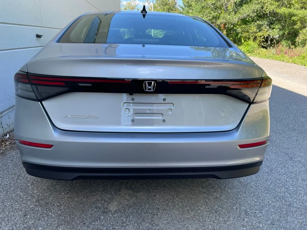 New 2026 Solar Silver Metallic Honda SE image 7