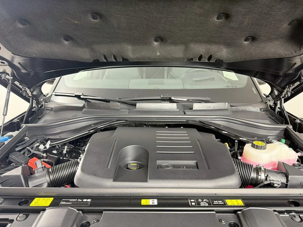New 2026 Santorini Black Land Rover SE image 32