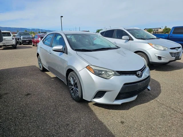 Used 2014 Classic Silver Metallic Toyota LE image 5
