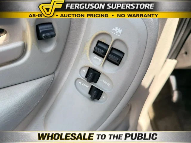 Used 2006 Gold Chrysler Touring image 16
