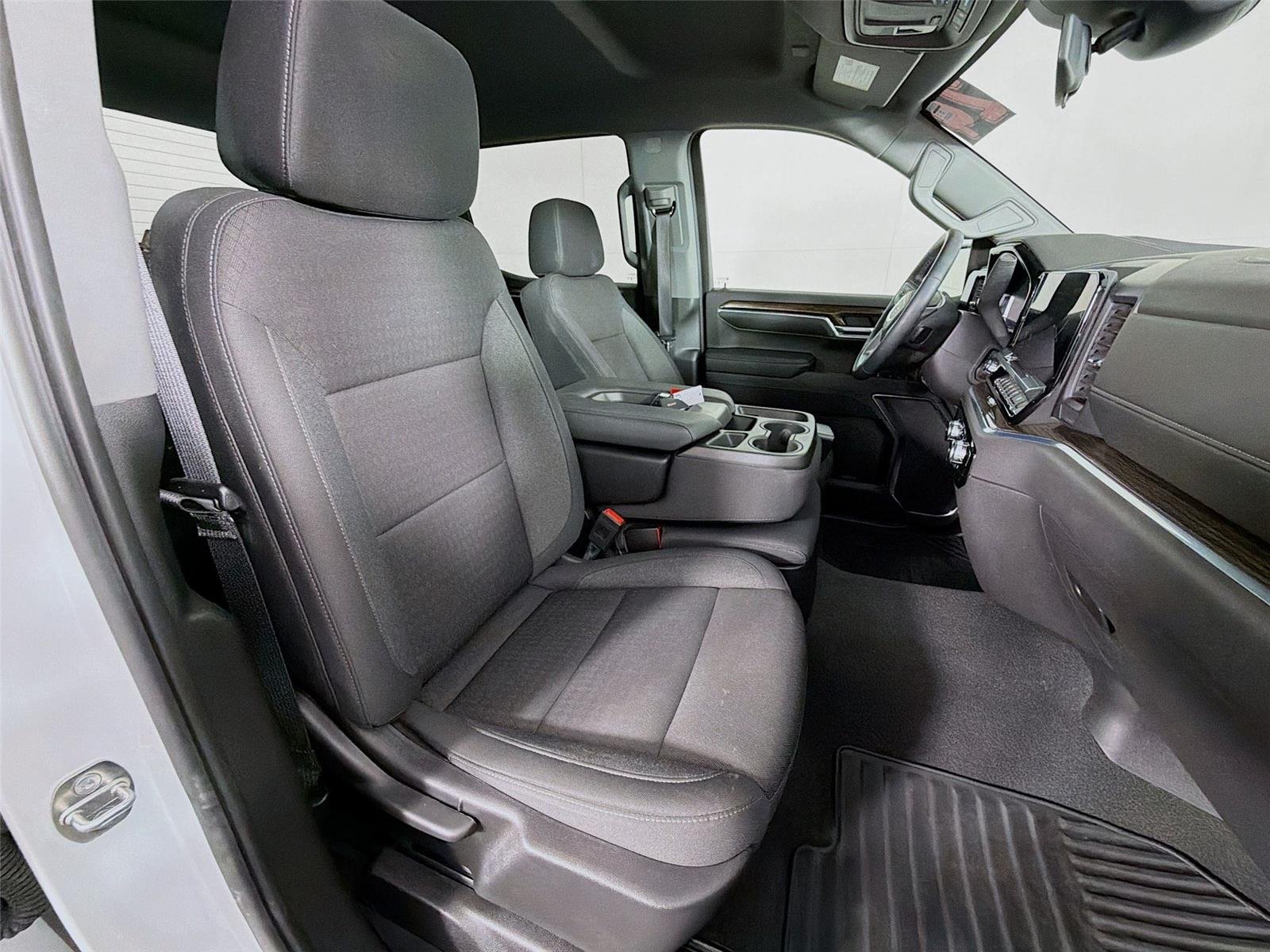 Used 2024 Summit White GMC Elevation image 27