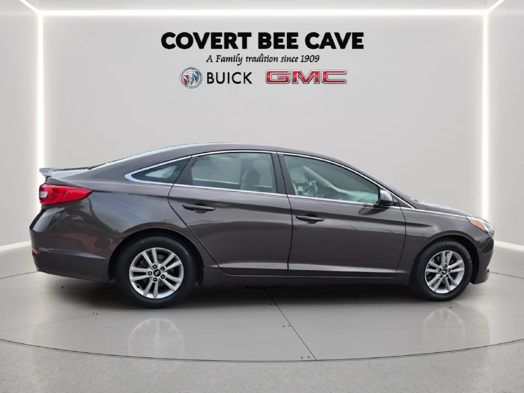 Used 2015 Brown Hyundai SE image 10