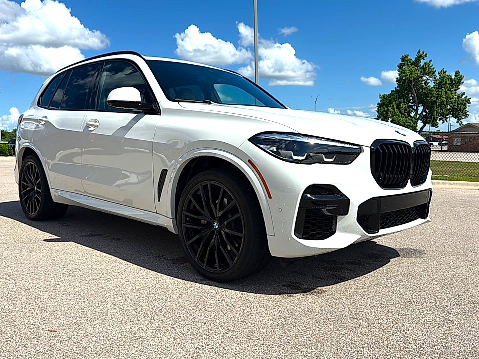 Used 2023 Alpine White BMW xDrive40i image 3