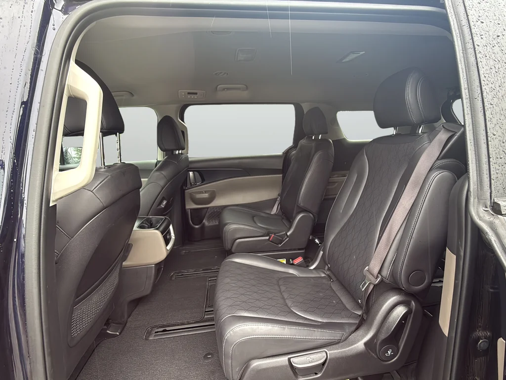 Used 2025 Blue Kia LXS image 27