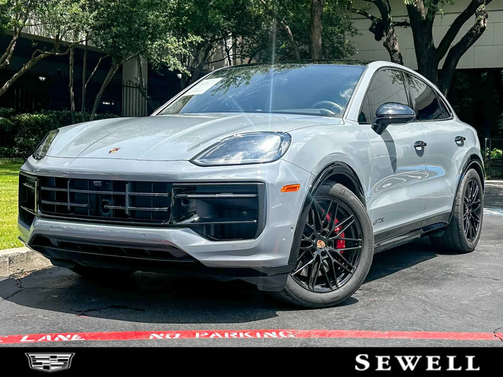 2025 Porsche Cayenne GTS's photo