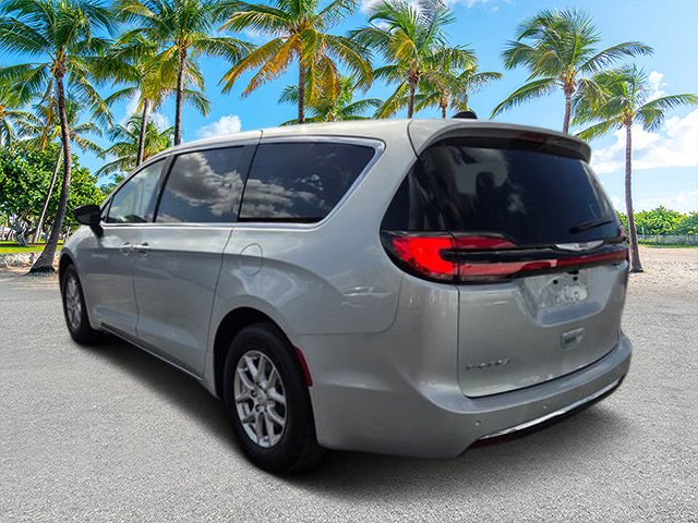 New 2026 Silver Mist Clear-Coat Exterior Paint Chrysler Select image 9