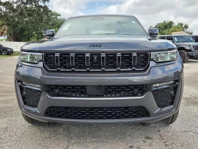 New 2026 Baltic Gray Metallic Clear-Coat Exterior Paint Jeep Limited image 30