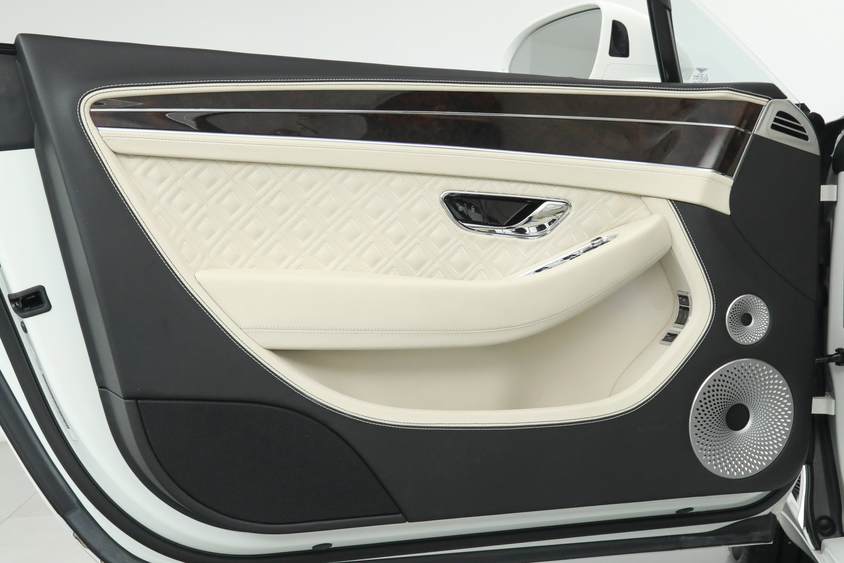 Used 2022 White Bentley GT V8 Convertible image 21