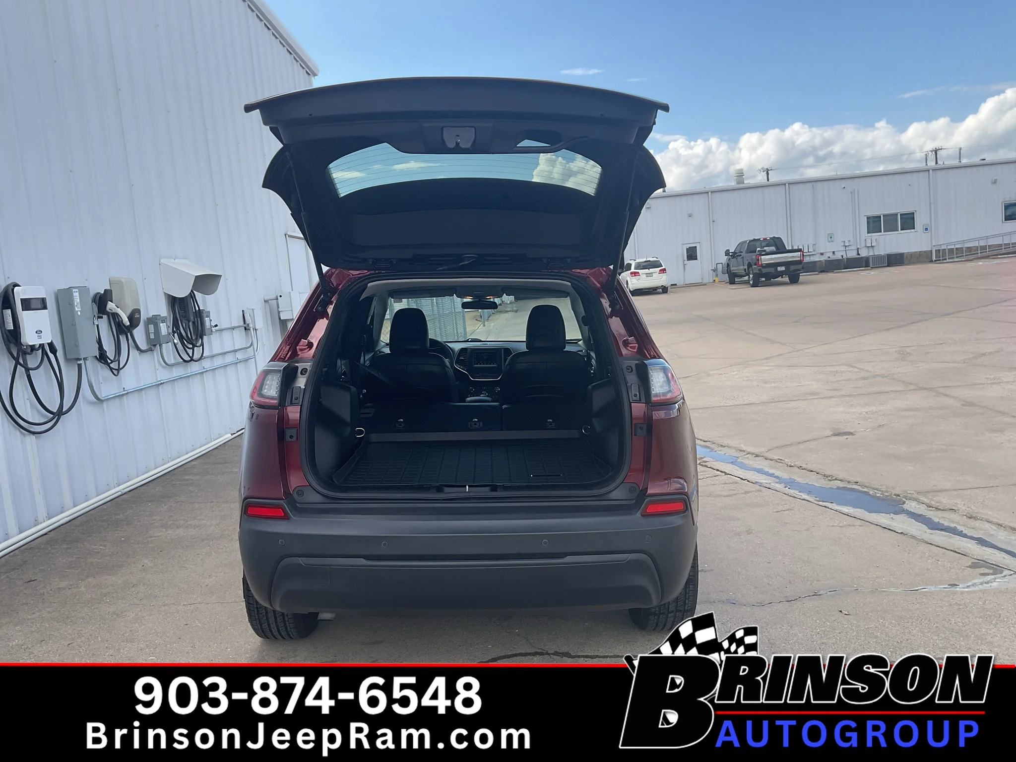 Used 2020 Velvet Red Pearlcoat Jeep Latitude Plus image 11