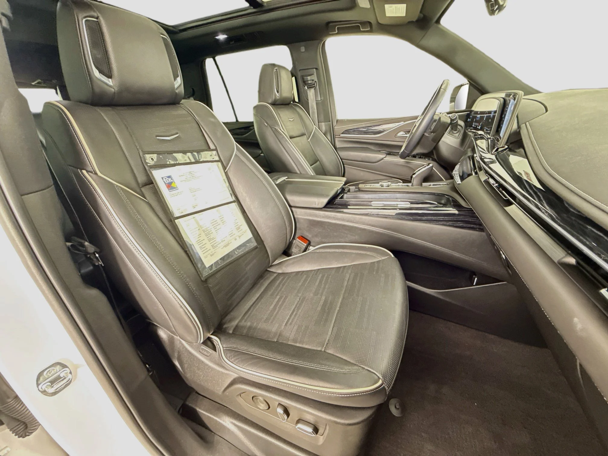 Used 2022 Crystal White Tricoat Cadillac Sport image 32