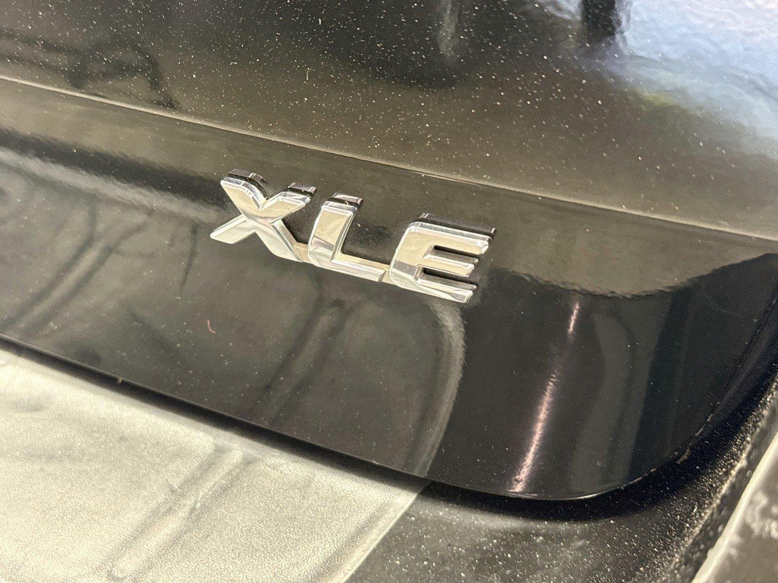Used 2013 Black Toyota XLE image 15